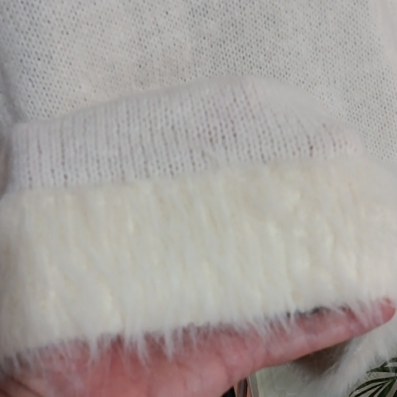 Cozy Cream Turtleneck Sweater - Picture 6 of 6